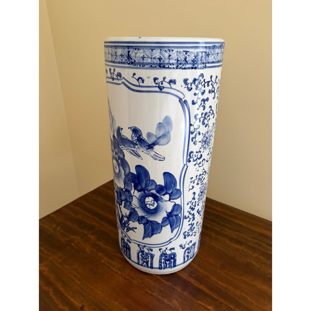 Vintage Chinoiserie Blue and White Porcelain Umbrella Stand / Vase - Picture 2 of 6